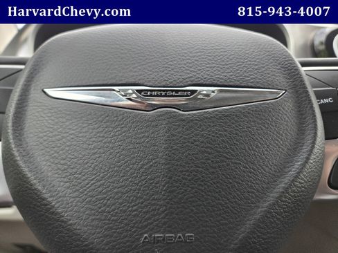 Used 2023 Chrysler Pacifica Touring-L FWD image 23