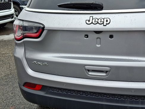 Used 2018 Jeep Compass Limited w/ Navigation Group image 17