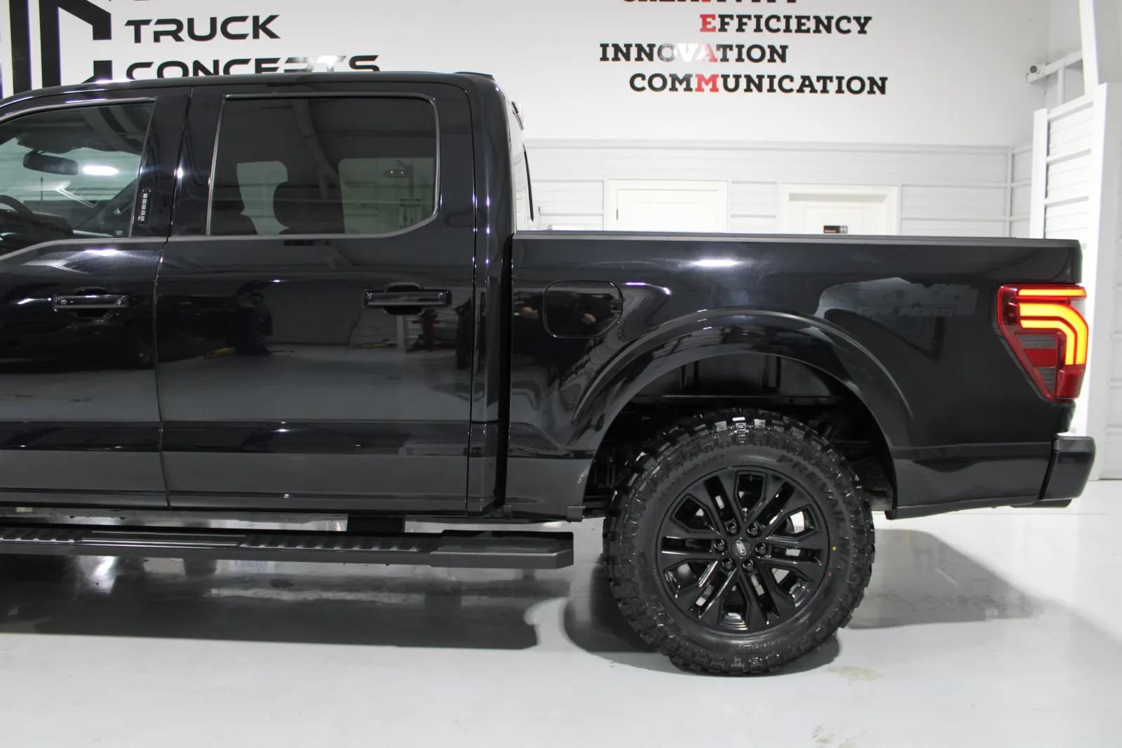 Used 2024 Ford F150 Lariat w/ Equipment Group 502A High AWD/4WD image 12