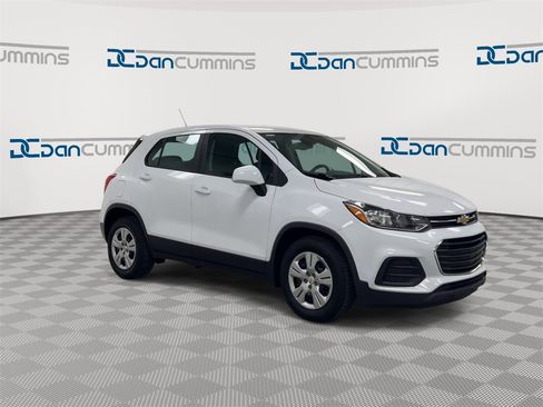 Used 2019 Chevrolet Trax LS image 2