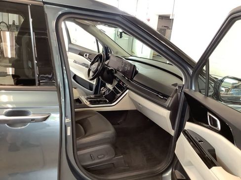 Certified 2023 Kia Carnival SX FWD image 21