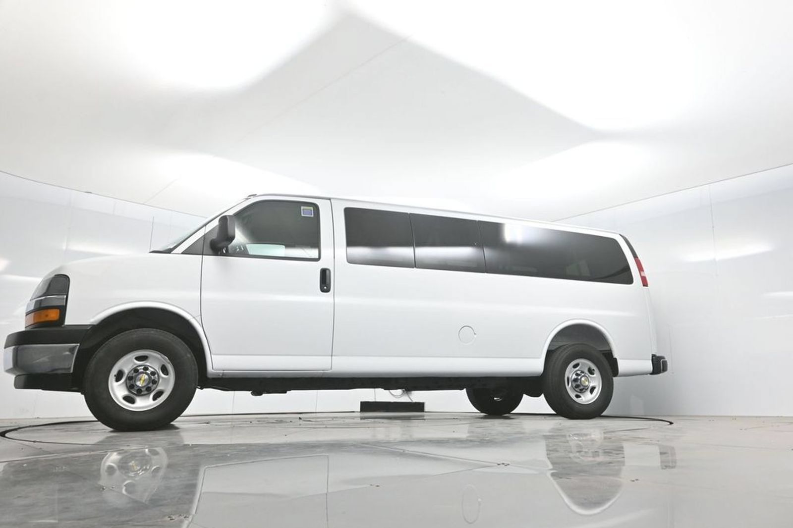Used 2025 Chevrolet Express 3500 LT w/ LT Preferred Equipment Group RWD image 7