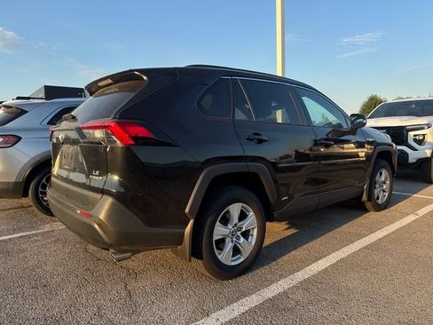 Used 2021 Toyota RAV4 LE AWD/4WD image 4