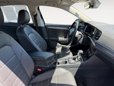 Used 2024 Volkswagen Jetta SE FWD image 15