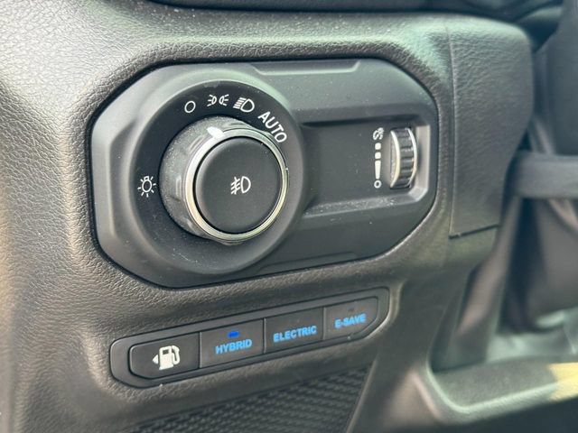Used 2023 Jeep Wrangler Unlimited Sahara w/ Cold Weather Group AWD/4WD image 22