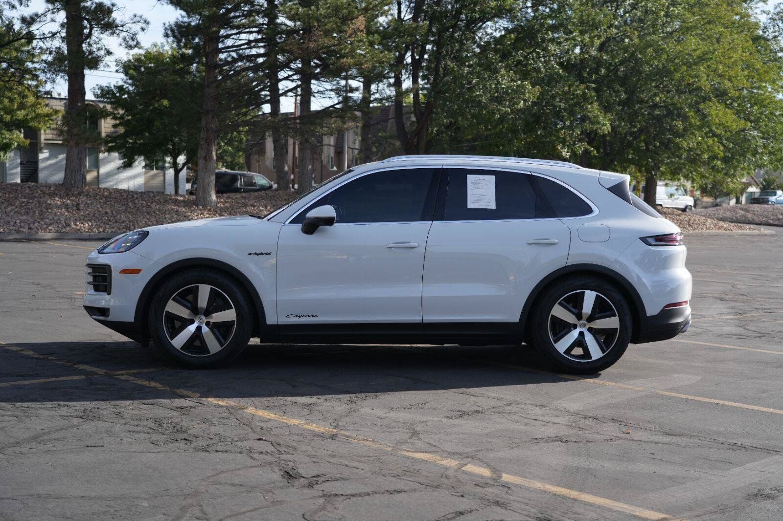 Used 2024 Porsche Cayenne AWD/4WD image 2