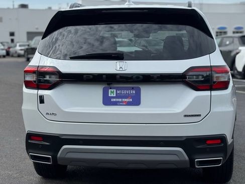Used 2025 Honda Pilot Touring image 3