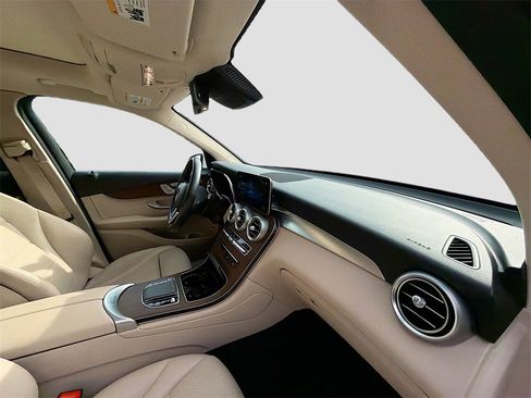Used 2022 Mercedes-Benz GLC 300 4MATIC image 38
