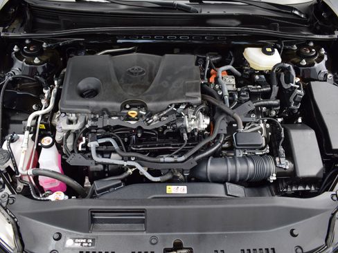 Used 2025 Toyota Camry LE FWD image 9