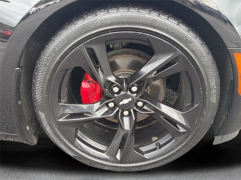 Used 2019 Chevrolet Camaro LT w/ RS Package image 30