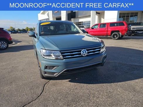 Used 2020 Volkswagen Tiguan SE w/ Panoramic Sunroof Package image 4