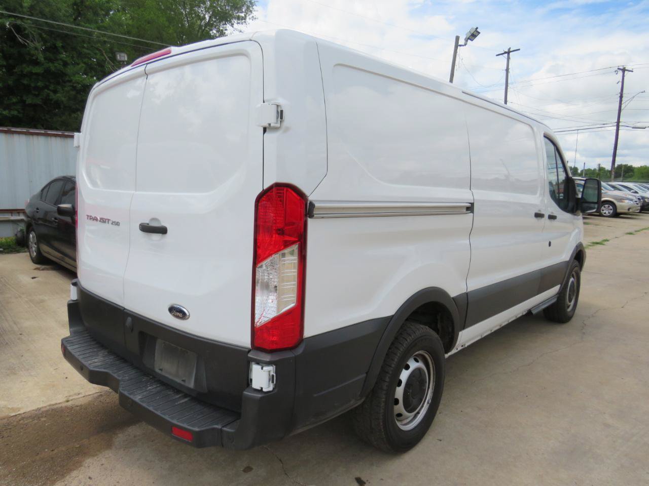 Used 2019 Ford Transit 250 130 Low Roof RWD image 4