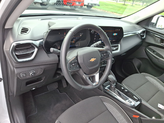 Certified 2024 Chevrolet TrailBlazer LT w/ Convenience Package AWD/4WD image 2