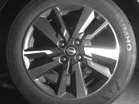 Used 2025 Nissan Versa SV FWD image 14