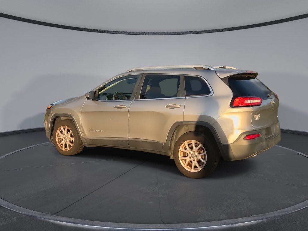 Used 2017 Jeep Cherokee Latitude FWD image 6
