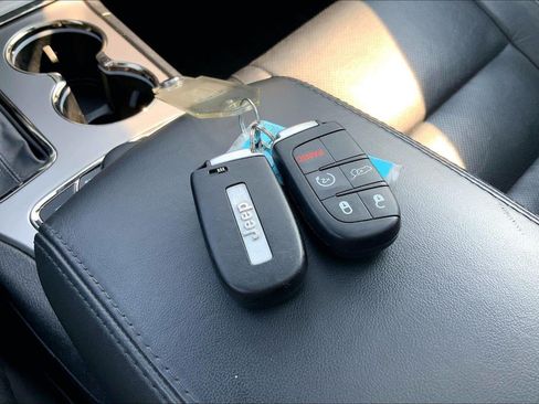 Used 2021 Jeep Grand Cherokee High Altitude AWD/4WD image 12