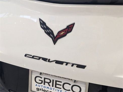 Used 2015 Chevrolet Corvette Z06 w/ 3LZ Preferred Equipment Group image 9