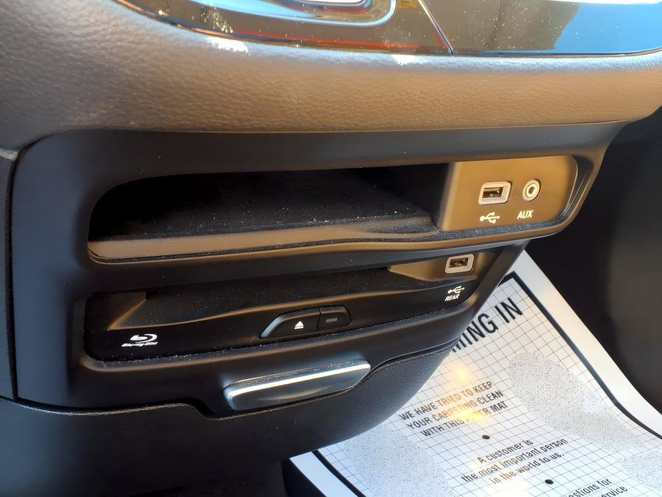 Used 2017 Chrysler Pacifica Limited FWD image 26