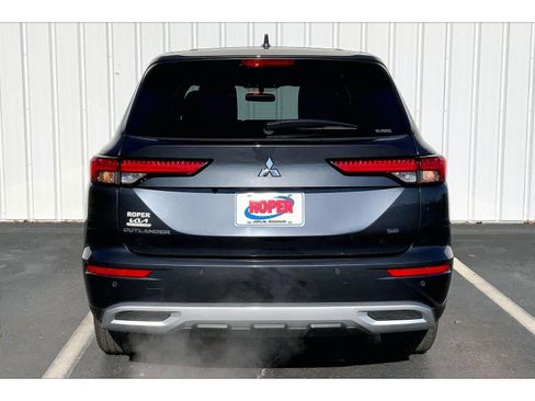 Used 2024 Mitsubishi Outlander SE image 4