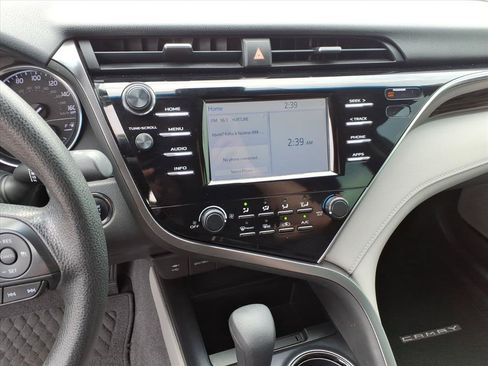 Used 2018 Toyota Camry LE w/ Convenience Package FWD image 28
