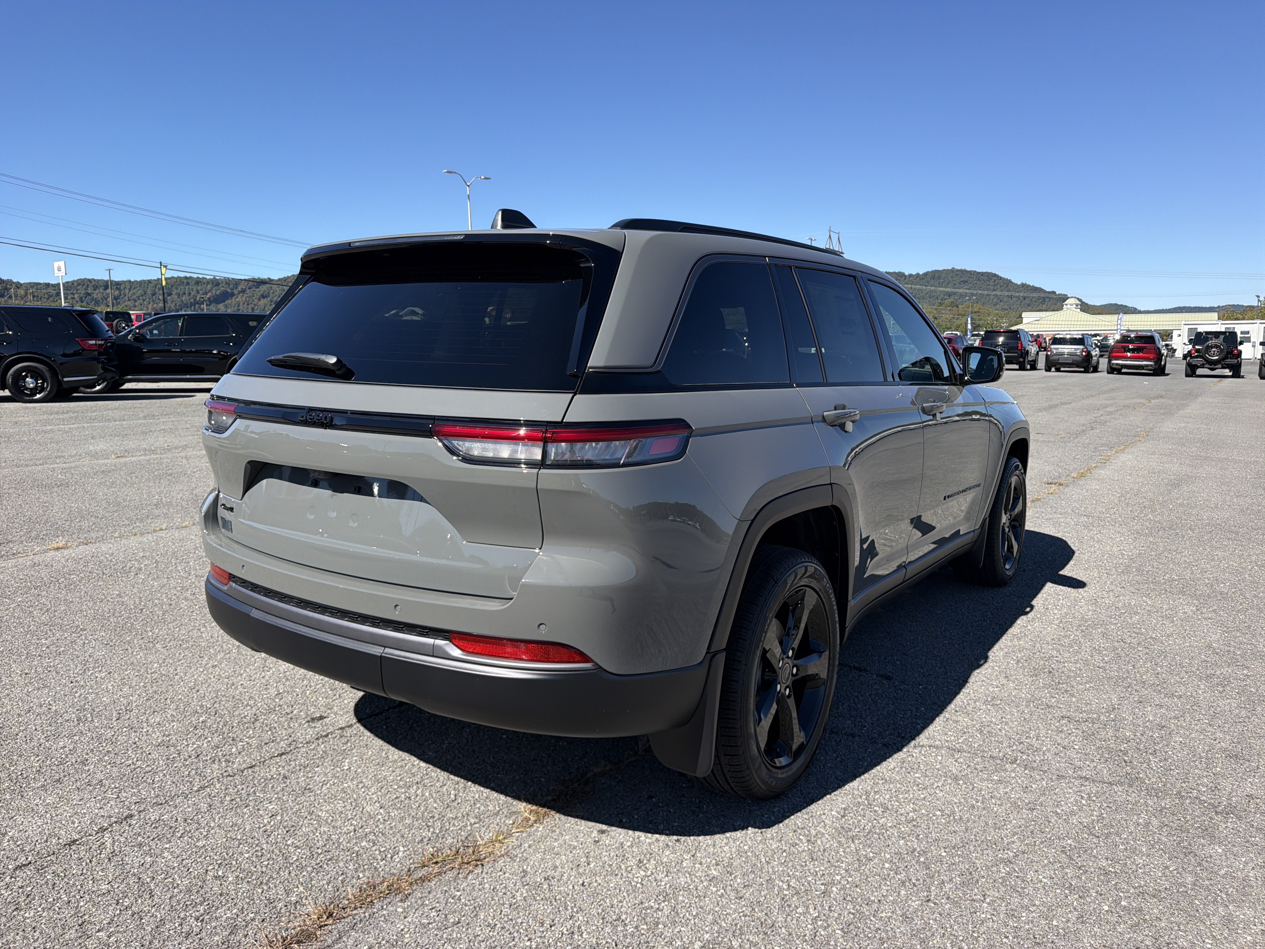 New 2027 Jeep Grand Cherokee Limited AWD/4WD image 6