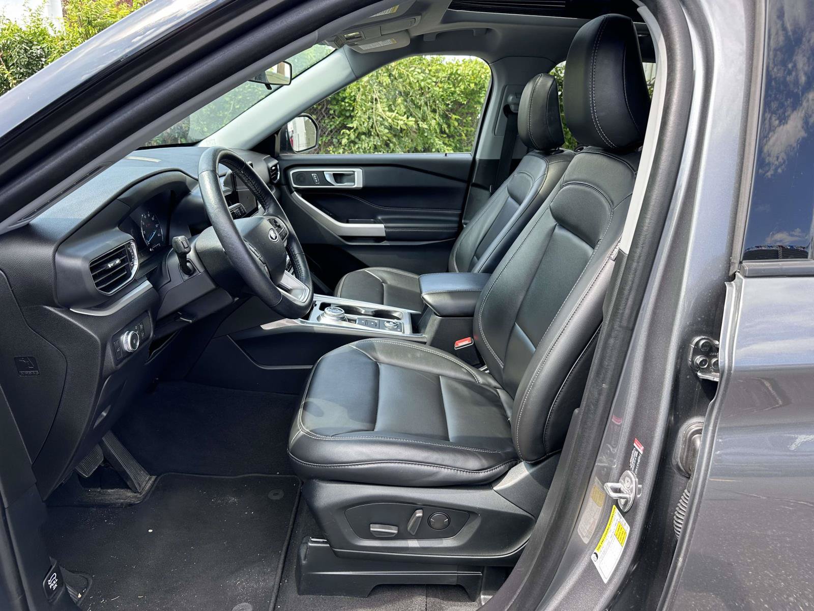 Used 2022 Ford Explorer XLT w/ Equipment Group 202A AWD/4WD image 12