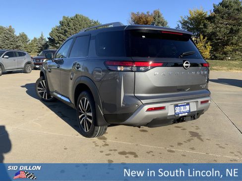 New 2025 Nissan Pathfinder Platinum image 3