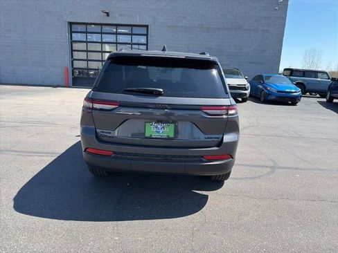 Used 2025 Jeep Grand Cherokee Limited w/ Black Appearance Package image 7