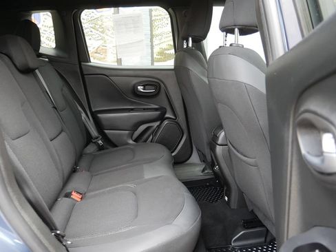 Used 2022 Jeep Renegade Altitude w/ Convenience Group AWD/4WD image 12
