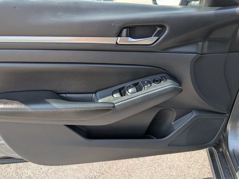 Used 2022 Nissan Altima 2.5 SV AWD/4WD image 13