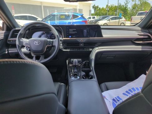 Certified 2025 Toyota Crown AWD/4WD image 17