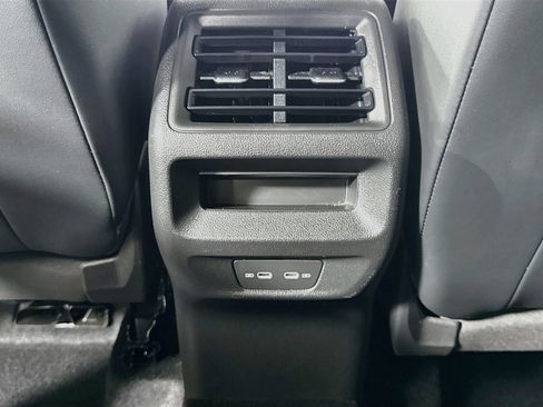 Certified 2025 Volkswagen Tiguan SE AWD/4WD image 20