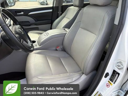 Used 2018 Toyota Highlander XLE AWD/4WD image 26