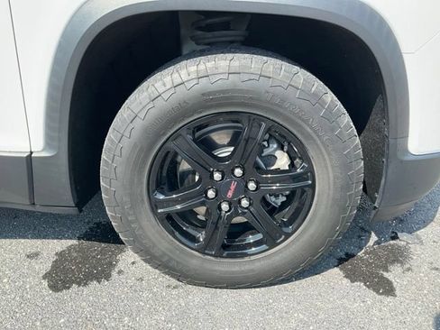 Used 2022 GMC Acadia AT4 w/ Technology Package AWD/4WD image 9