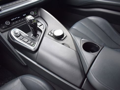 Used 2017 BMW i8 image 38