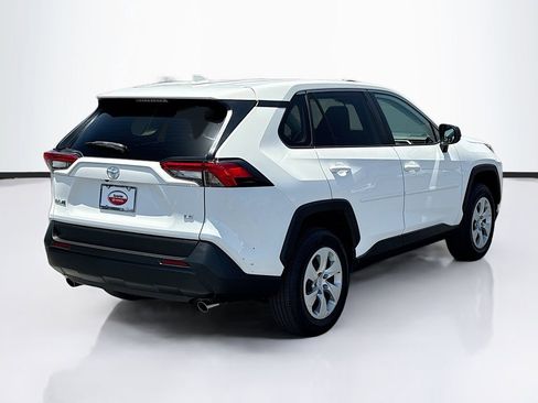 Certified 2022 Toyota RAV4 LE FWD image 5