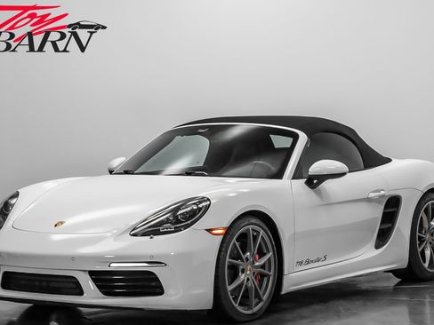 Used 2017 Porsche 718 Boxster S image 9