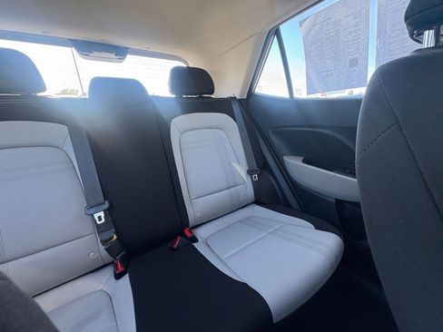 Used 2025 Hyundai Venue SEL image 38