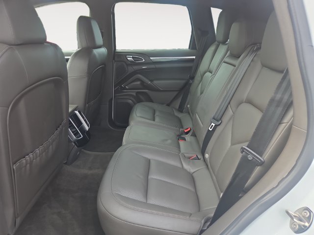 Used 2016 Porsche Cayenne AWD/4WD image 14