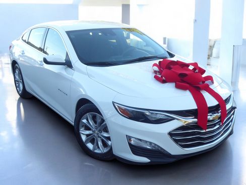 Used 2023 Chevrolet Malibu LT image 2