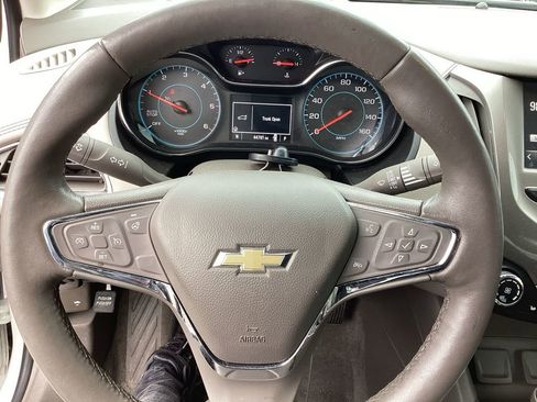 Used 2017 Chevrolet Cruze LT w/ Leather Package FWD image 9