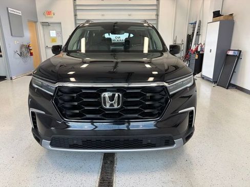 Used 2023 Honda Pilot Touring image 5