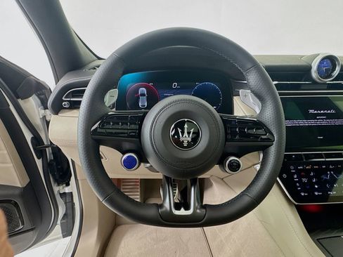 New 2026 Maserati Grecale Modena image 12