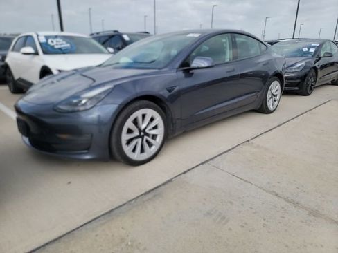 Used 2021 Tesla Model 3 Standard Range Plus image 1