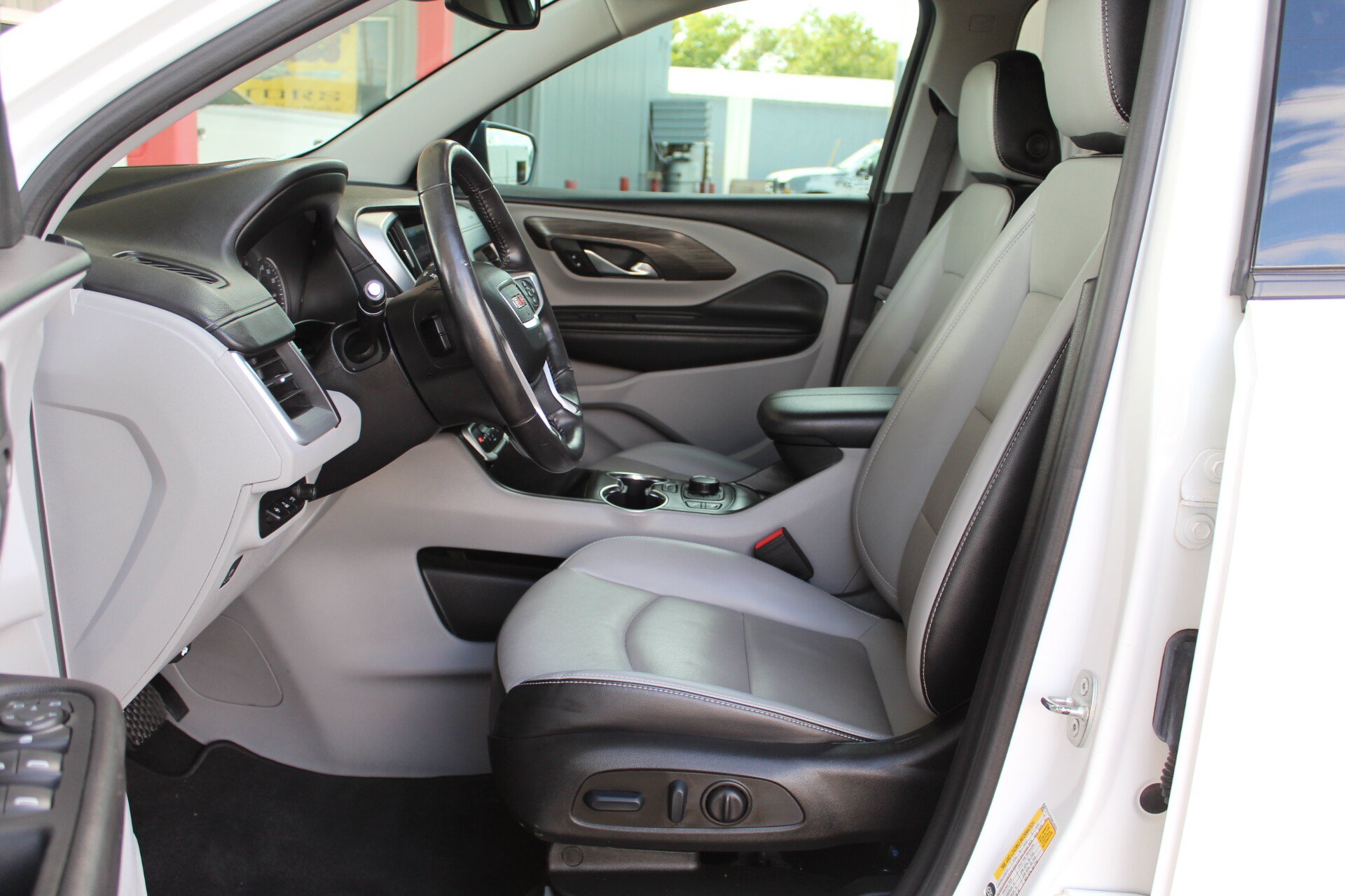 Used 2022 GMC Terrain SLT w/ Tech Package FWD image 30