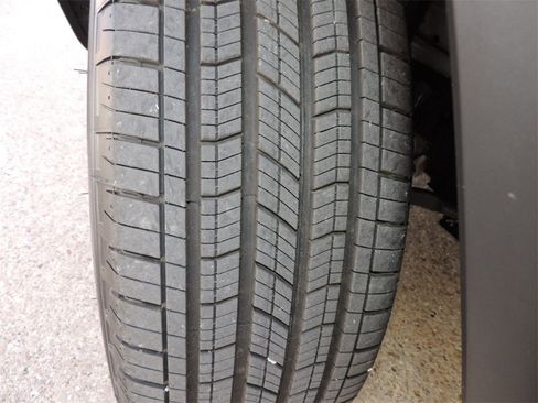 Used 2025 Jeep Grand Cherokee L Altitude image 11