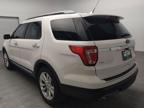 Used 2018 Ford Explorer XLT w/ Equipment Group 202A FWD image 5