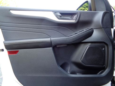 Used 2022 Ford Escape SE FWD image 14