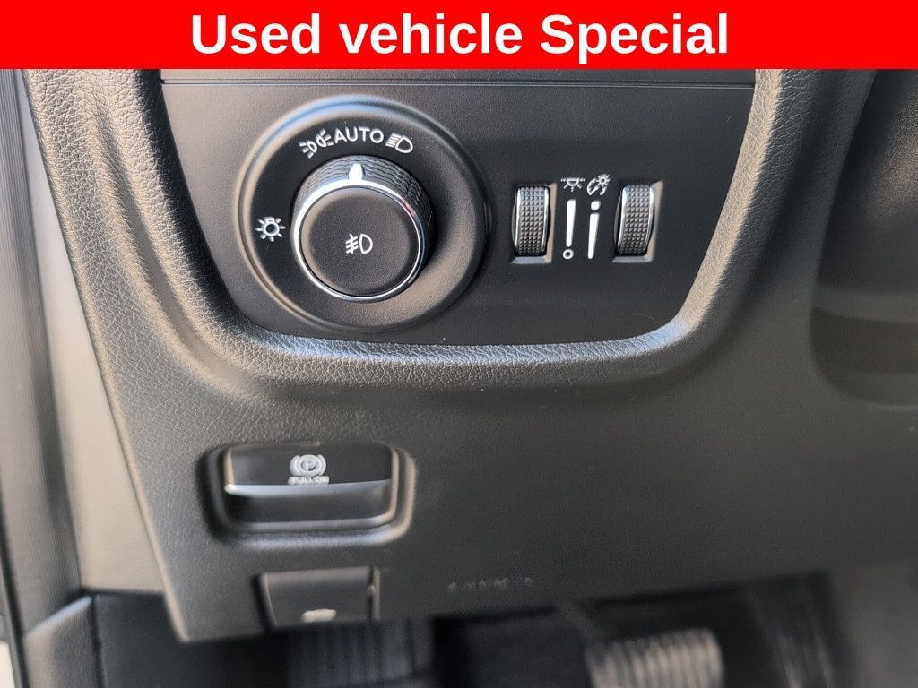 Used 2022 Jeep Grand Cherokee L Overland w/ Luxury Tech Group IV AWD/4WD image 12