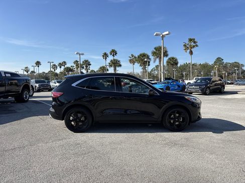 Certified 2020 Ford Escape Titanium image 2